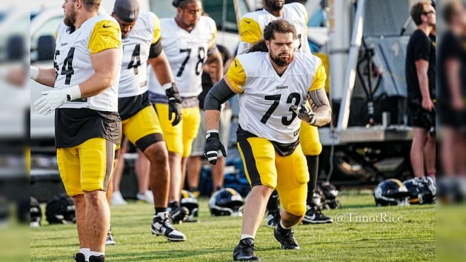 Isaac Seumalo Is Among ‘Most Underpaid’ Guards In NFL, Mason Cole Says