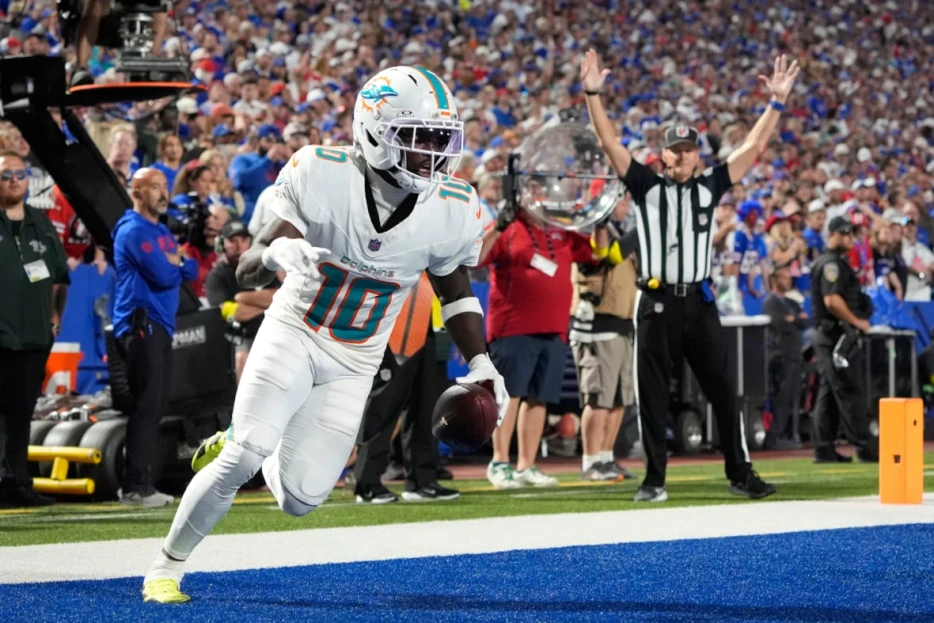 5 NFL Trades We’d Love to See in October, including Tyreek Hill and Alvin Kamara
