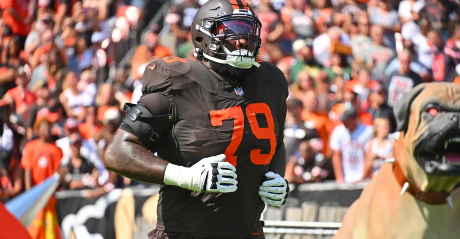 Browns Dawand Jones has surgery after illegal hit: What is an “avulsion” injury?