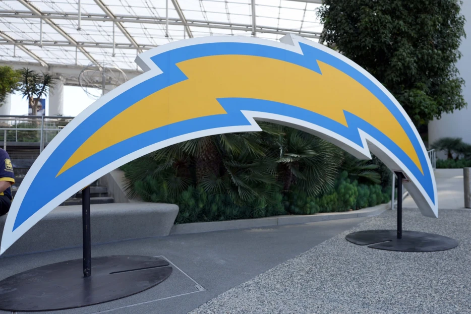 Chargers Elevate Two Players For Week 4