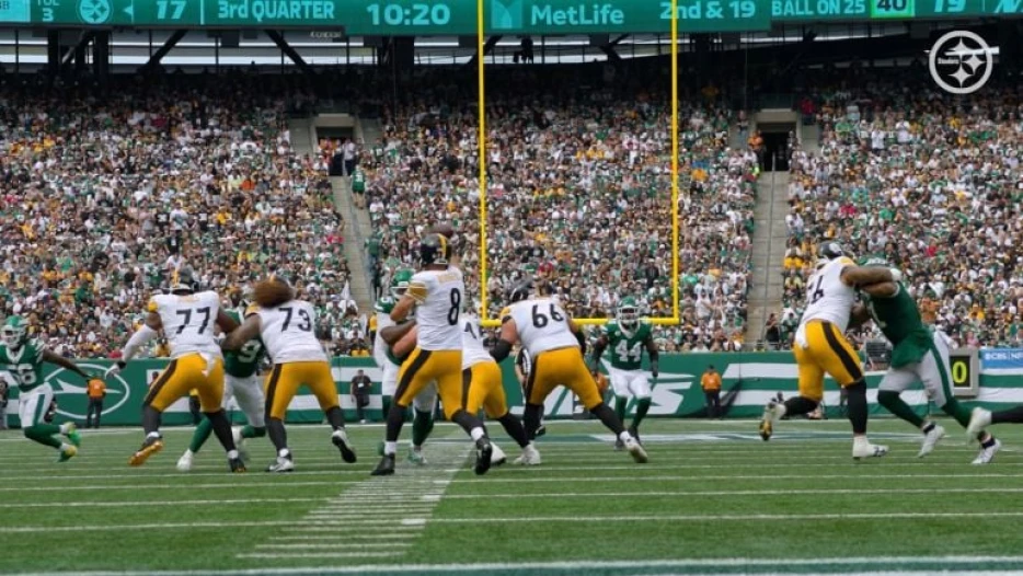 Chris Hoke Not Blaming Aaron Rodgers For Offensive Line’s Struggles: ‘Pocket Is Collapsing In Record Time’