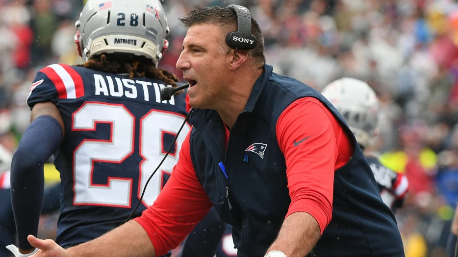 Patriots elevate 2 players from practice squad for Panthers game