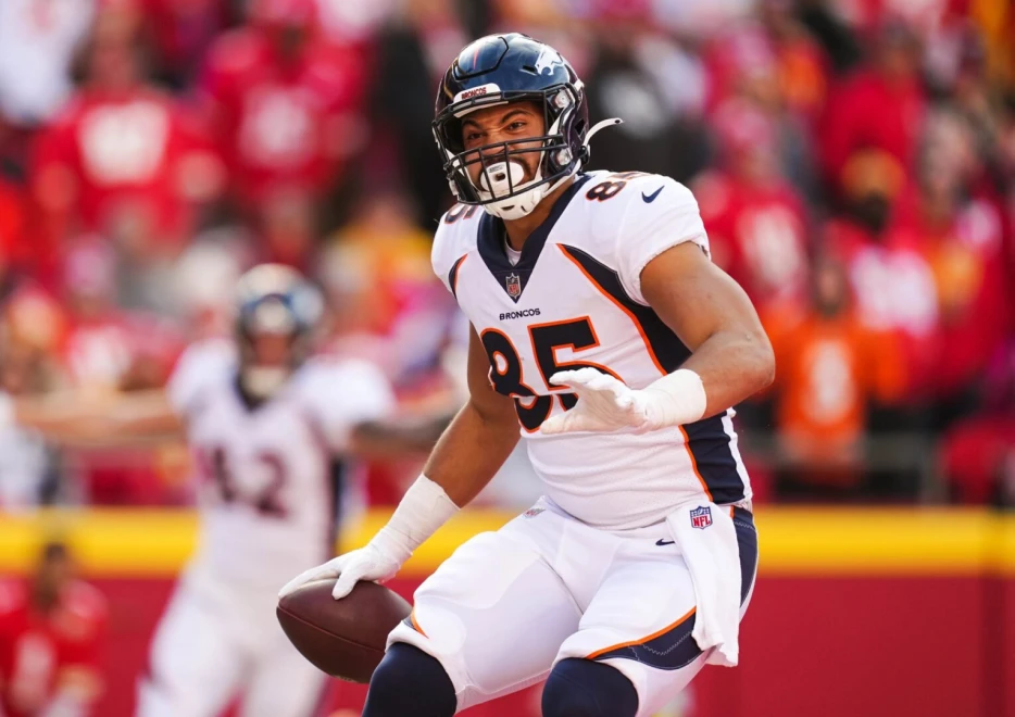 Raiders Call Up Two For Week 4 Including TE Albert Okwuegbunam