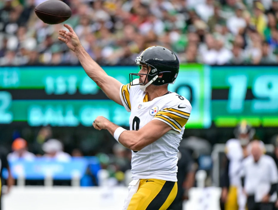Aaron Rodgers Accomplishes Rare Feat vs. Vikings