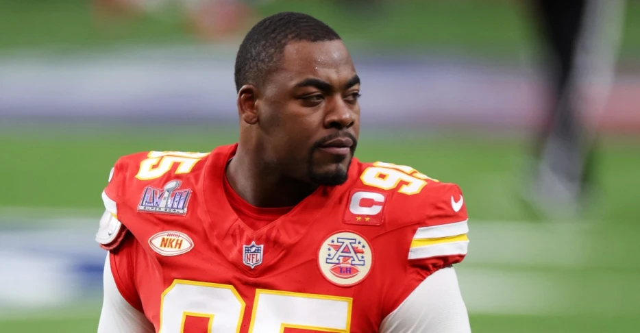 Chiefs elevate 2 players for Week 4, add Chris Jones to injury report