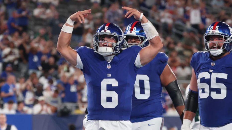 Giants QB Jaxson Dart races to end zone for 1st-career TD vs. Chargers