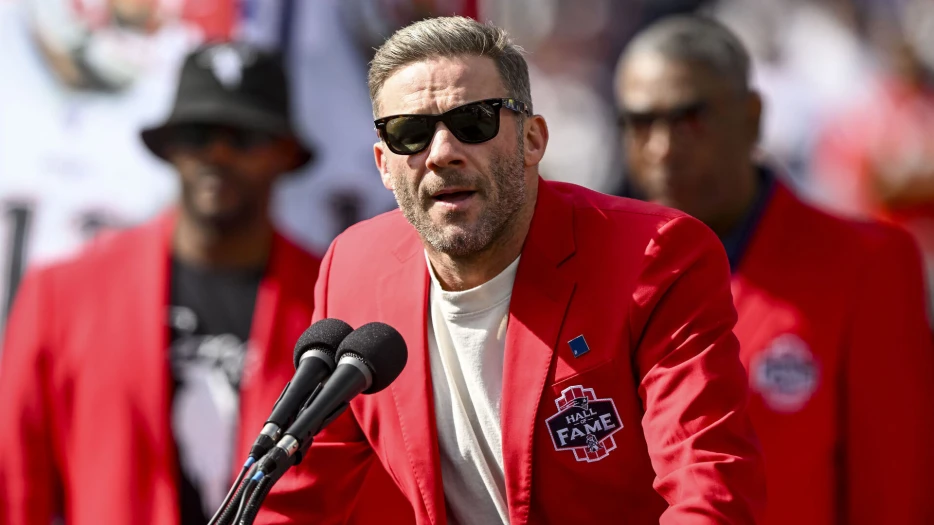 Julian Edelman Issues Two-Word Message Before Patriots-Panthers Clash