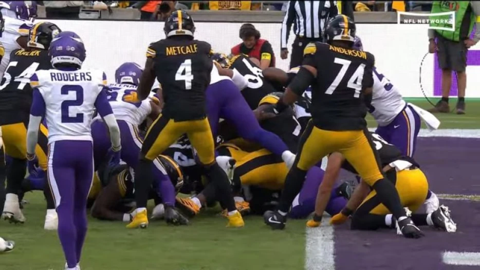 ‘Worth It’: Aaron Rodgers Defends Steelers’ 4th Down Decision