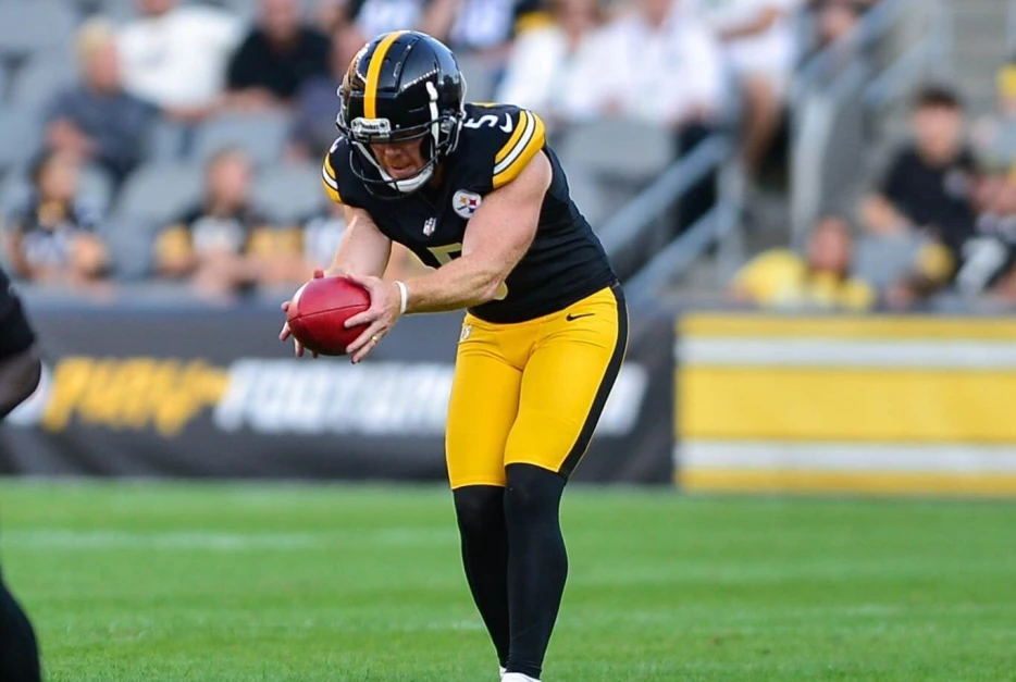 Former Steelers Punter Suffers Another Leg Injury