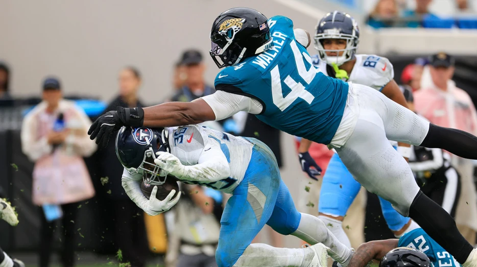 Jaguars’ Travon Walker seeing specialist about wrist injury