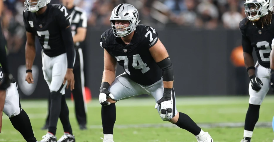 Kolton Miller injured on Raiders final drive in loss to Bears