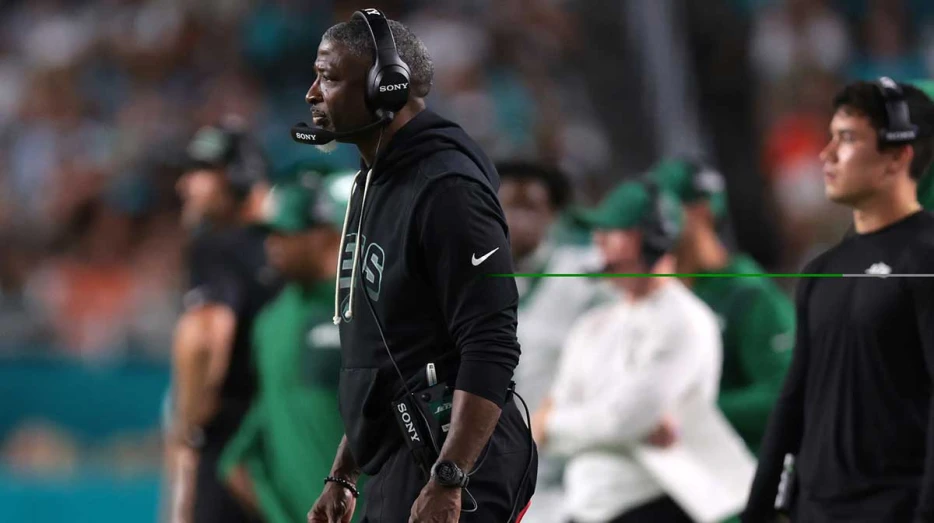 Aaron Glenn complains about refs while admitting Jets commit too many penalties