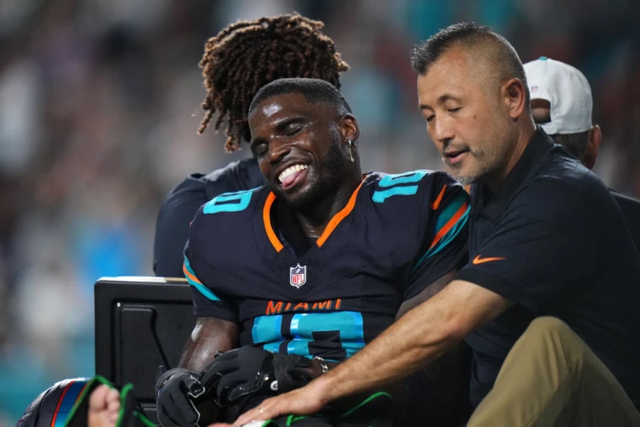 Tyreek Hill Suffers Gruesome Injury on Monday Night Football