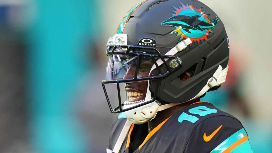 Tyreek Hill’s message to Dolphins fans before season-ending surgery
