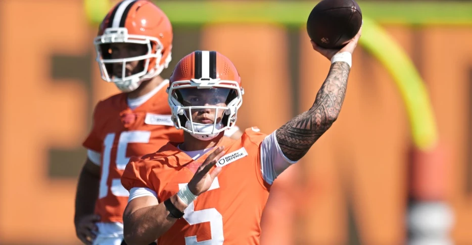 Browns rumor: Joe Flacco or Dillon Gabriel in London