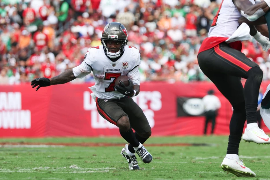 Buccaneers Star in Walking Boot, on Crutches Ahead of Week 5