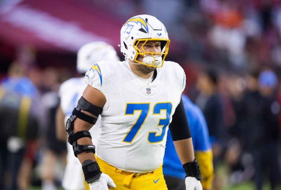 Chargers Promote OT Foster Sarell, Sign OT Bobby Hart