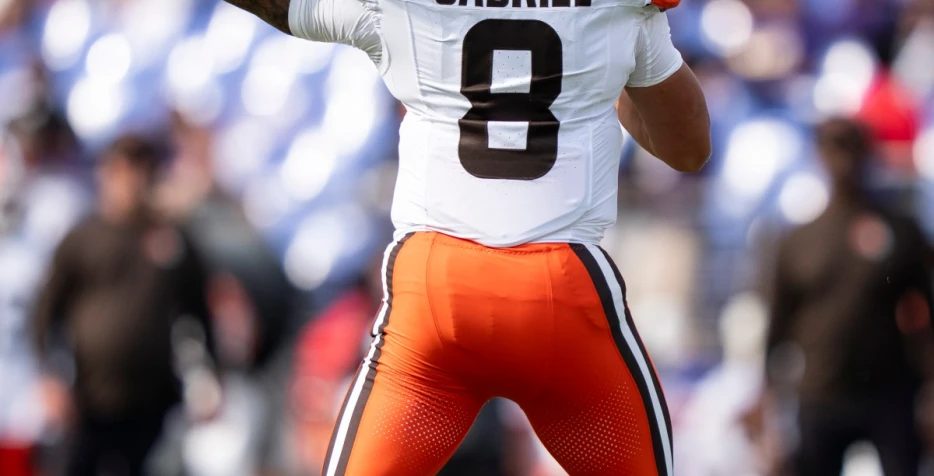 Daily Dawg Chow 10/1: Browns news; rookie quarterback Dillon Gabriel reportedly getting starting nod, more