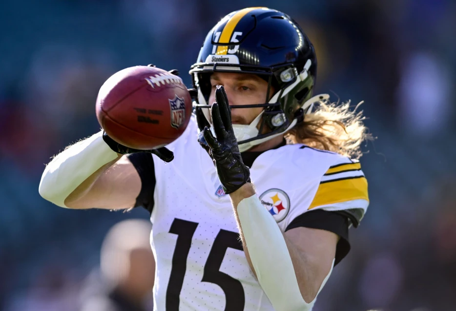 Scrappy Steelers WR Doesn’t Mind Doing the Dirty Work: ‘I’m Glad He’s on Our Team’