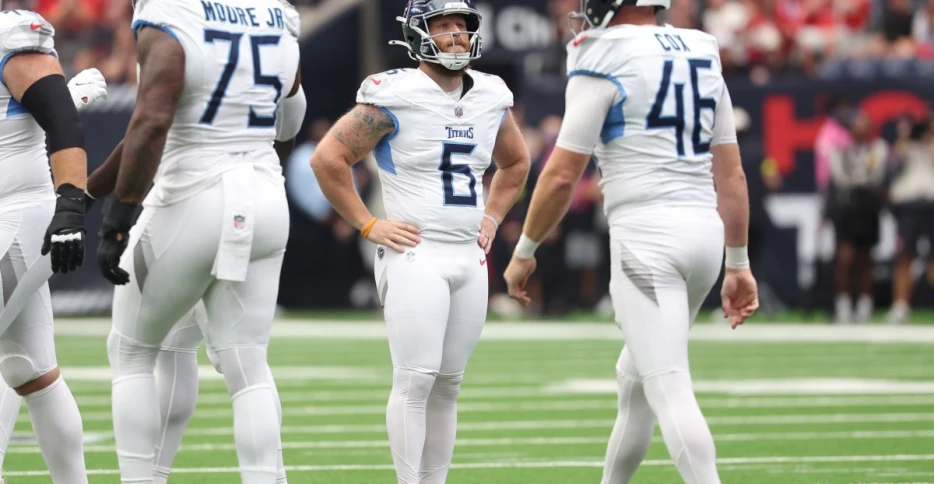 Titans workout 12 players on Tuesday