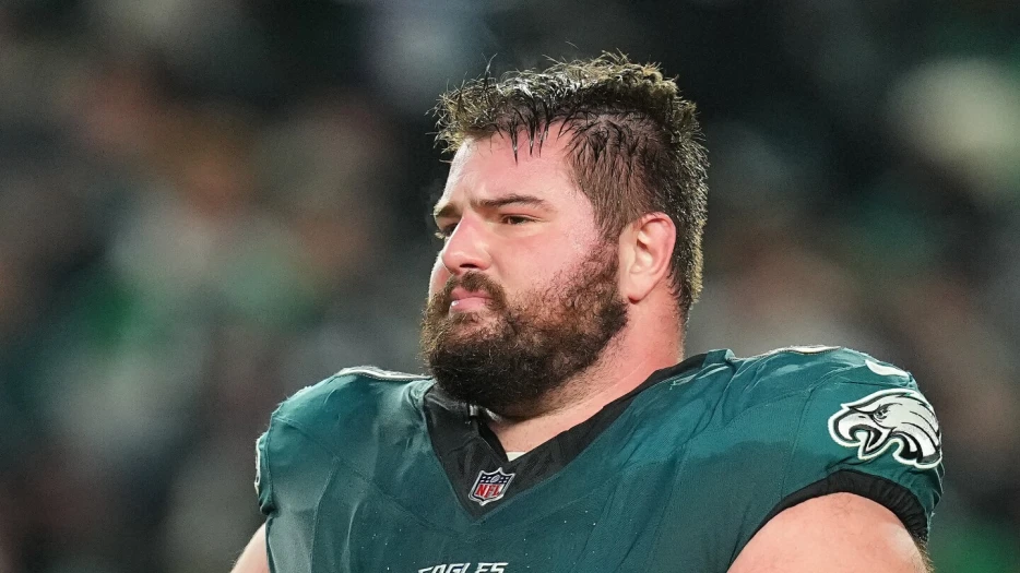 Landon Dickerson returns to practice, Eagles say back is only injury concern