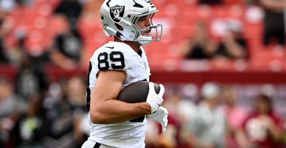 Brock Bowers appears to suffer setback, Maxx Crosby listed on injury report