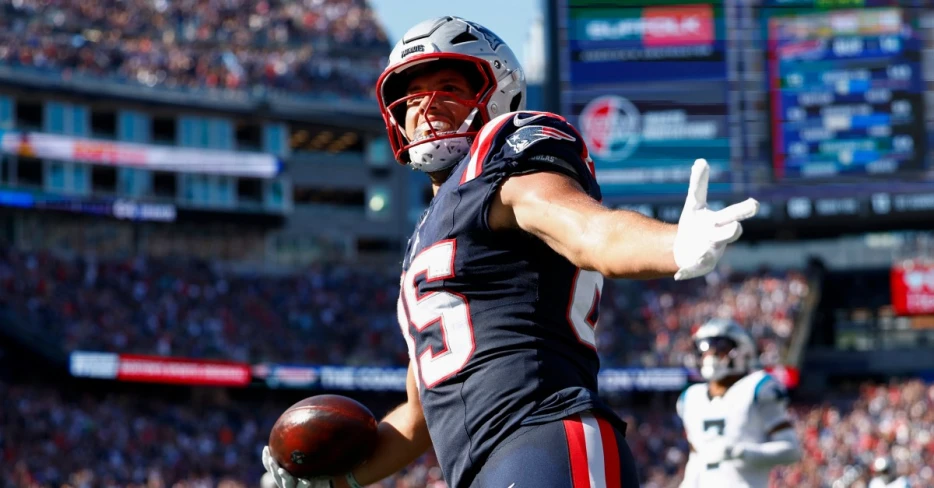 ‘Irreplaceable’ Hunter Henry remains a tone setter for the Patriots offense