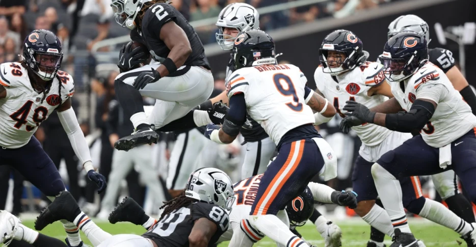 Raiders go under center to spark the running game