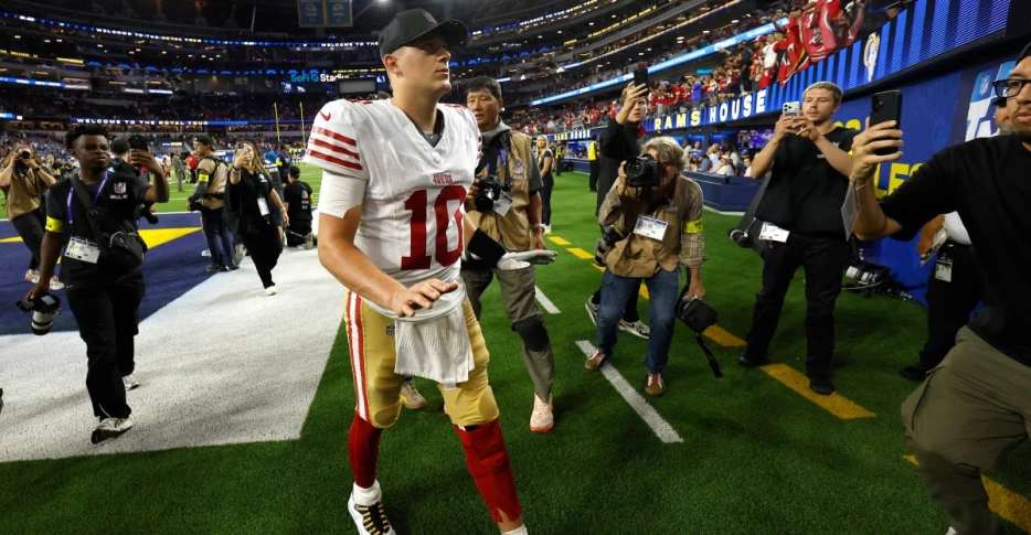Snap Counts &amp; Grades: Timely stops and gutsy QB play help the 49ers win in an instant classic