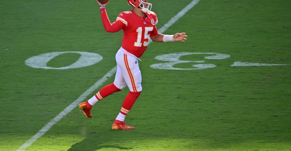 Arrowheadlines: Patrick Mahomes is taking more risks than ever