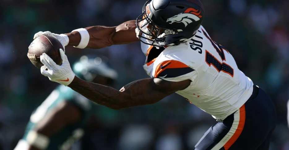Broncos rally in fourth quarter to take down defending Super Bowl champion Eagles
