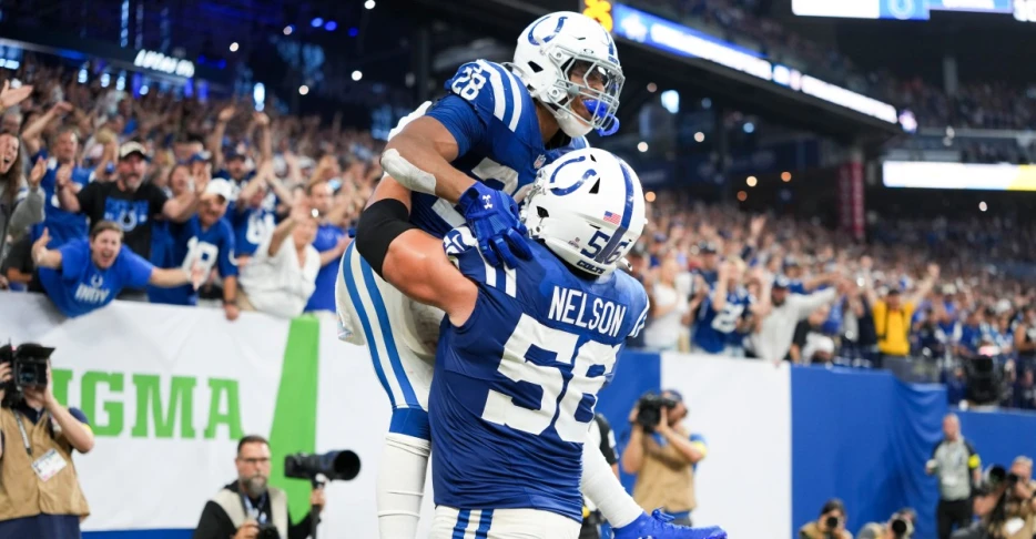 Colts roll through Raiders 40-6 to remain unbeaten inside Lucas Oil Stadium