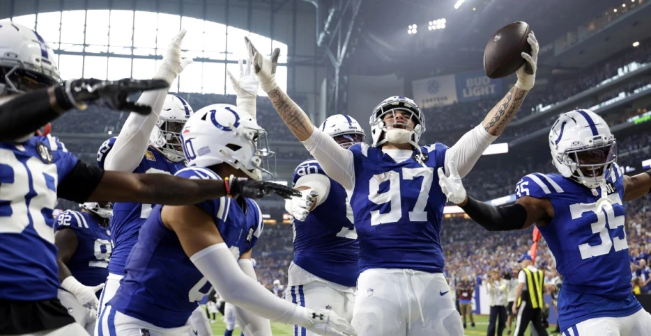 Colts rout Raiders 40-6 at home as defense dominates