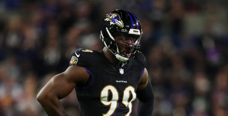 Chargers acquire EDGE Odafe Oweh, send Alohi Gilman to Ravens