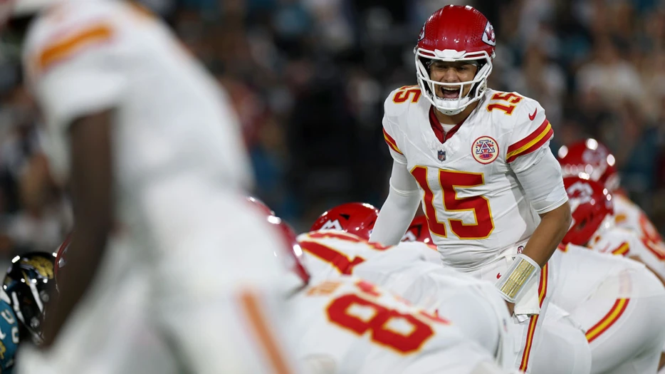 Chiefs force goal-line fumble, score TD in chaotic swing of momentum