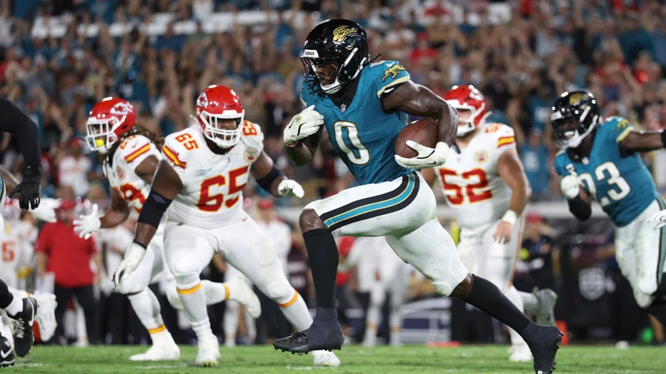 Jaguars announce historic Devin Lloyd feat amid MNF vs. Chiefs