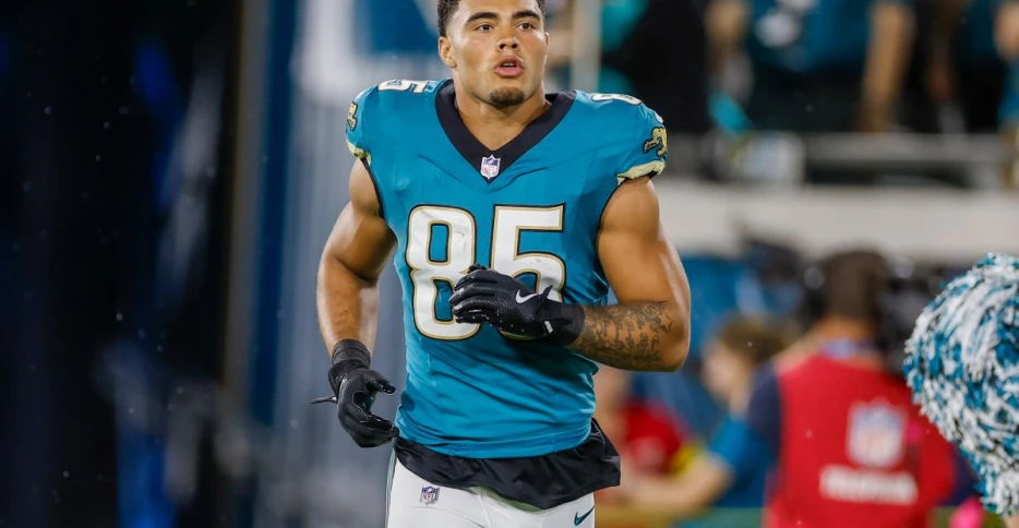 Jaguars Place TE Brenton Strange on IR