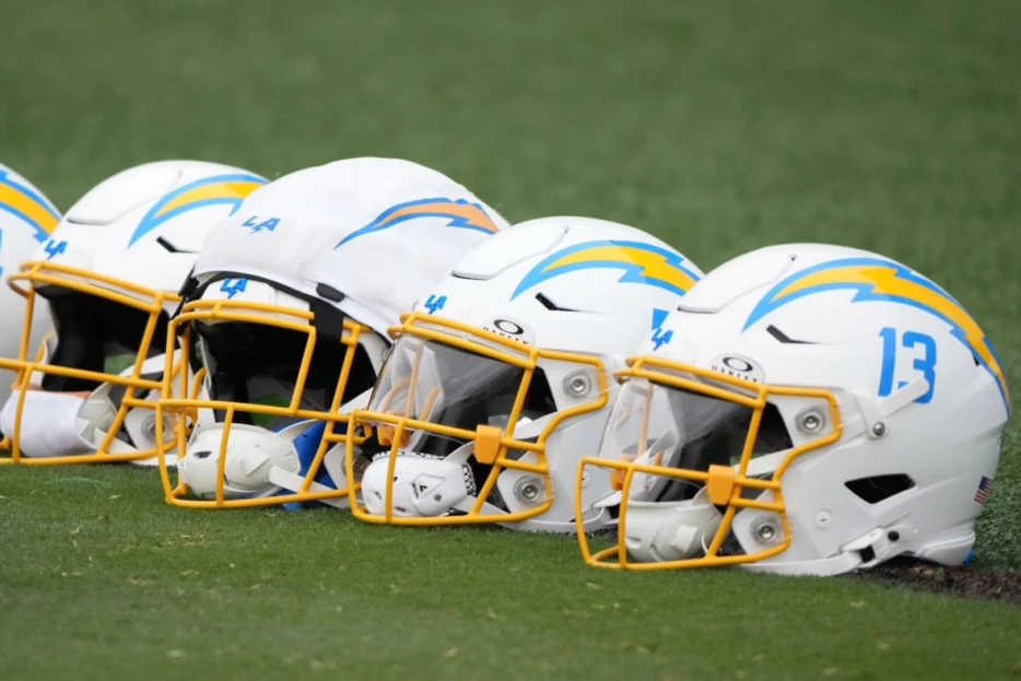 Los Angeles Chargers Trade for Former Baltimore Ravens 1st-Round Pick
