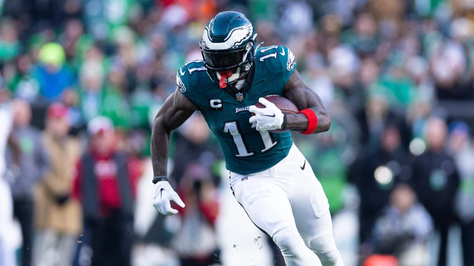 Patriots Legend Urges New England To Trade For A.J. Brown
