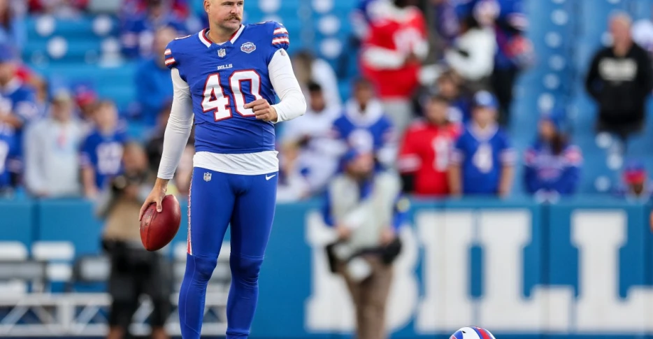 Raiders add punter to practice squad just in case