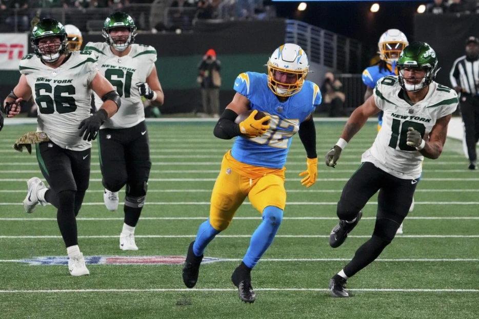 Ravens Receive S Alohi Gilman In Trade With Chargers