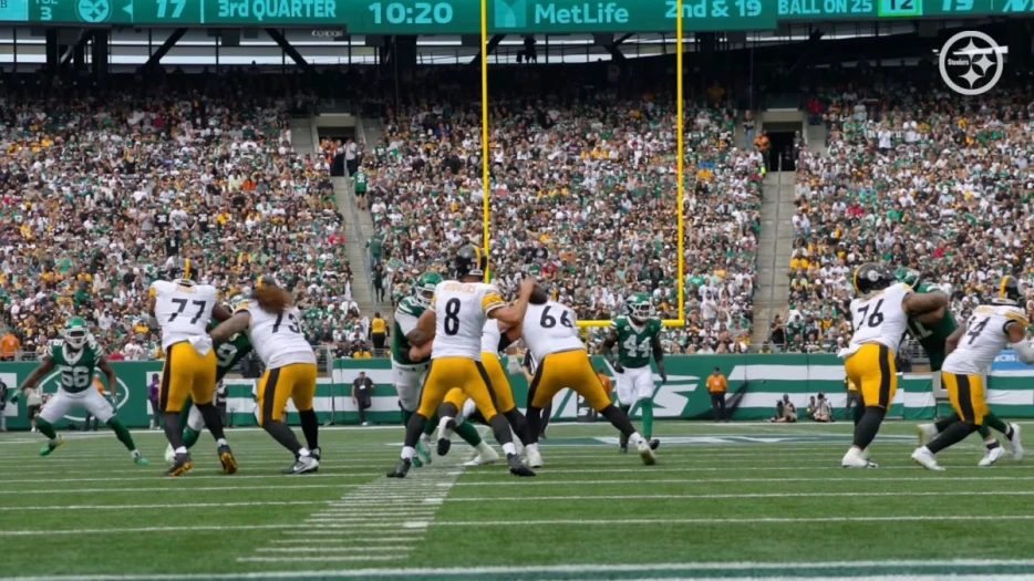 Aaron Rodgers’ Play Style ‘Works To His Advantage’ Against Browns, Says Analyst