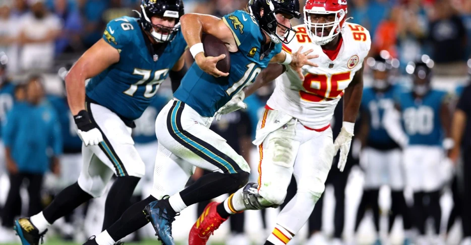 Arrowheadlines: Analyst pleads with Chiefs to manage Chris Jones’ workload after last play effort