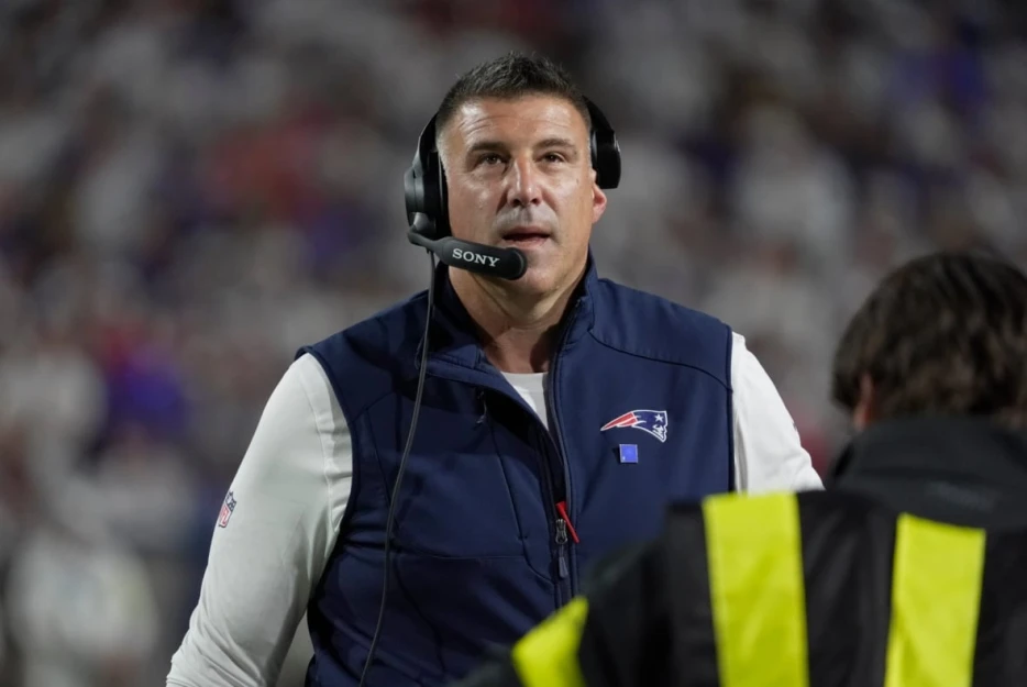Patriots Bring In Three Running Backs On Wednesday, Sign One