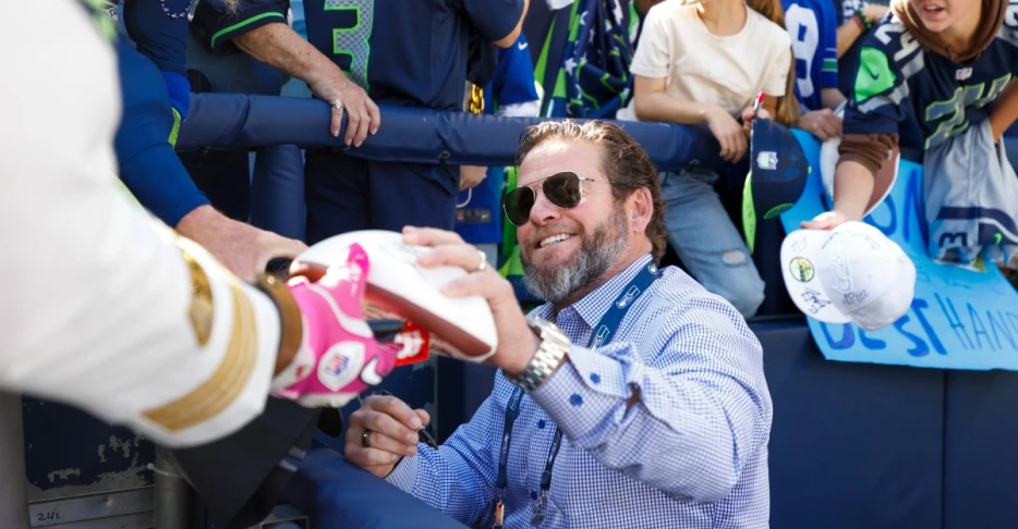 Seahawks Reacts Survey, Week 6: Will Seattle trade for anyone before the deadline?