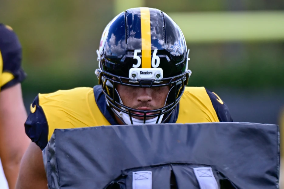 Steelers Star Edge Rusher Remains Limited in Practice