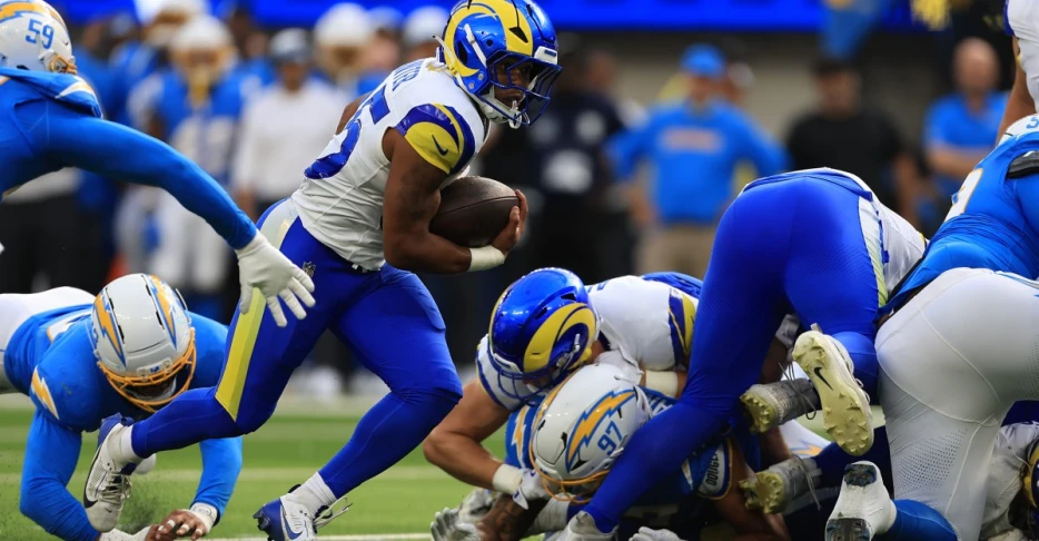 Do Rams need to get Jarquez Hunter involved on offense?