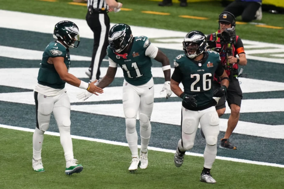 AJ Brown denies meeting with Jalen Hurts, Saquon Barkley about Eagles’ offensive issues