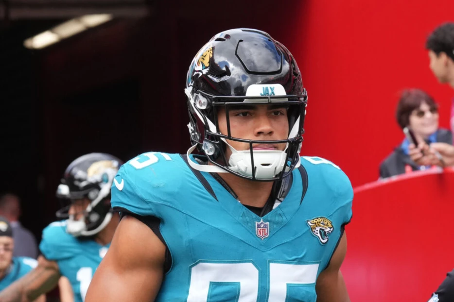 Jaguars Place TE Brenton Strange On IR
