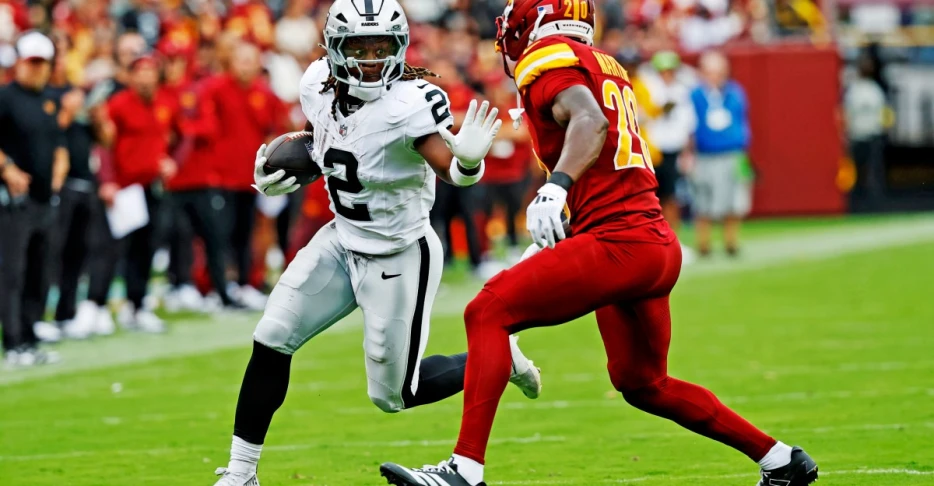 How has Raiders rookie runing back Ashton Jeanty looked so far?